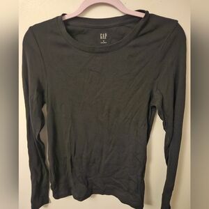 GAP NWT Women's Black Long Sleeve Tee